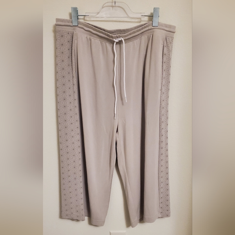Disney Parks Epcot Spaceship Earth Women's Cropped Lounge Pants Size XL
